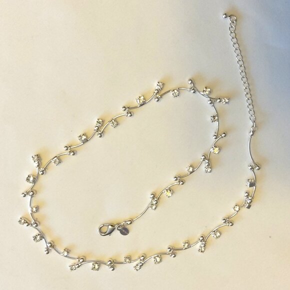 Vintage NEW MONET White Clear Crystal Silver Tone Necklace for Women Girls - Picture 5 of 7